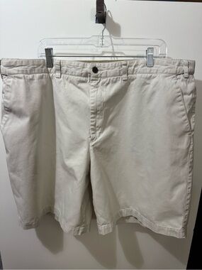 Item 061926B
Geoffrey Beene Men’s Flat-Front Shorts in Light Beige
